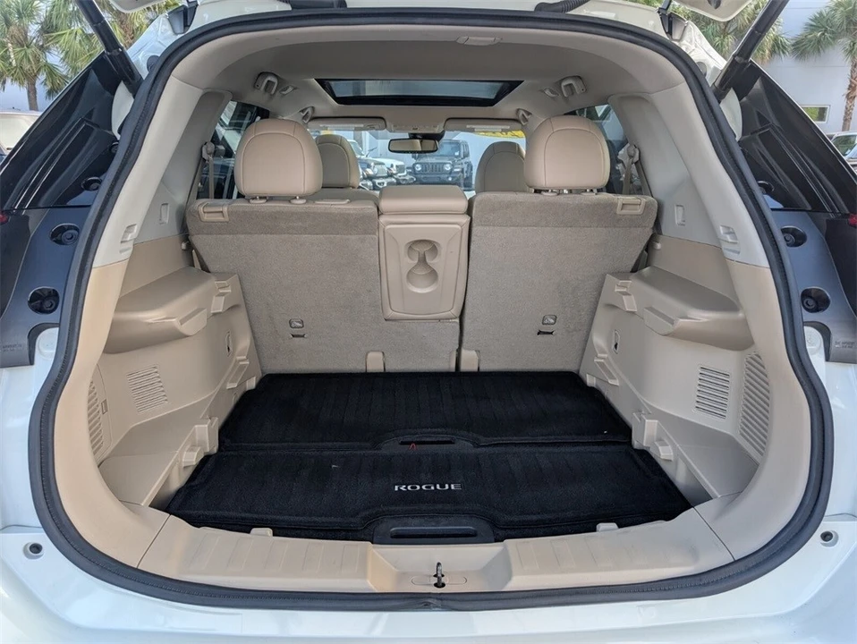 2019 Nissan Rogue - Image 10 of 12