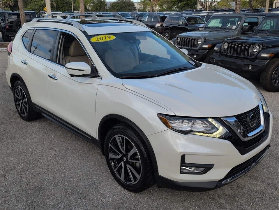 2019 Nissan Rogue - Image 2 of 12