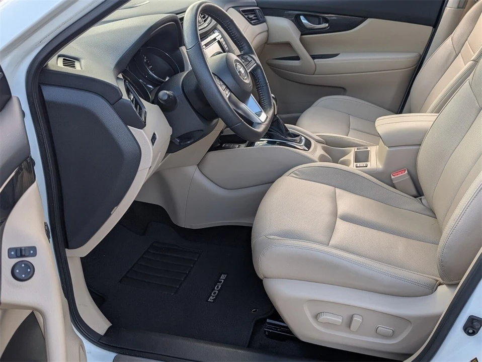 2019 Nissan Rogue - Image 6 of 12