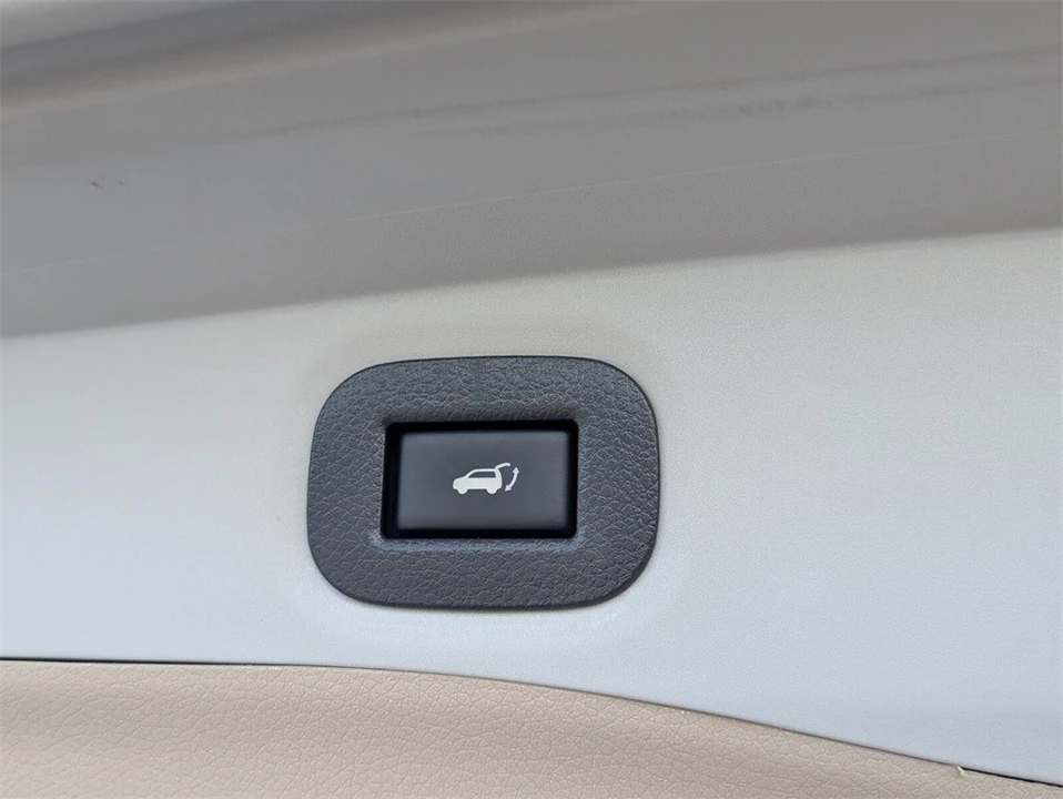 2019 Nissan Rogue - Image 11 of 12