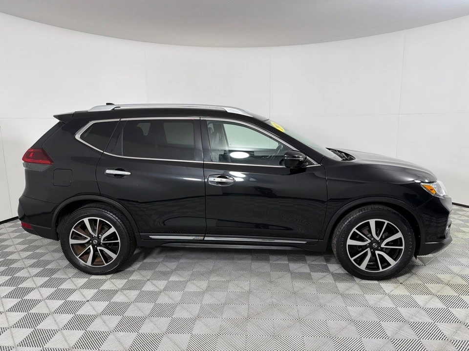 2019 Nissan Rogue - Image 4 of 21