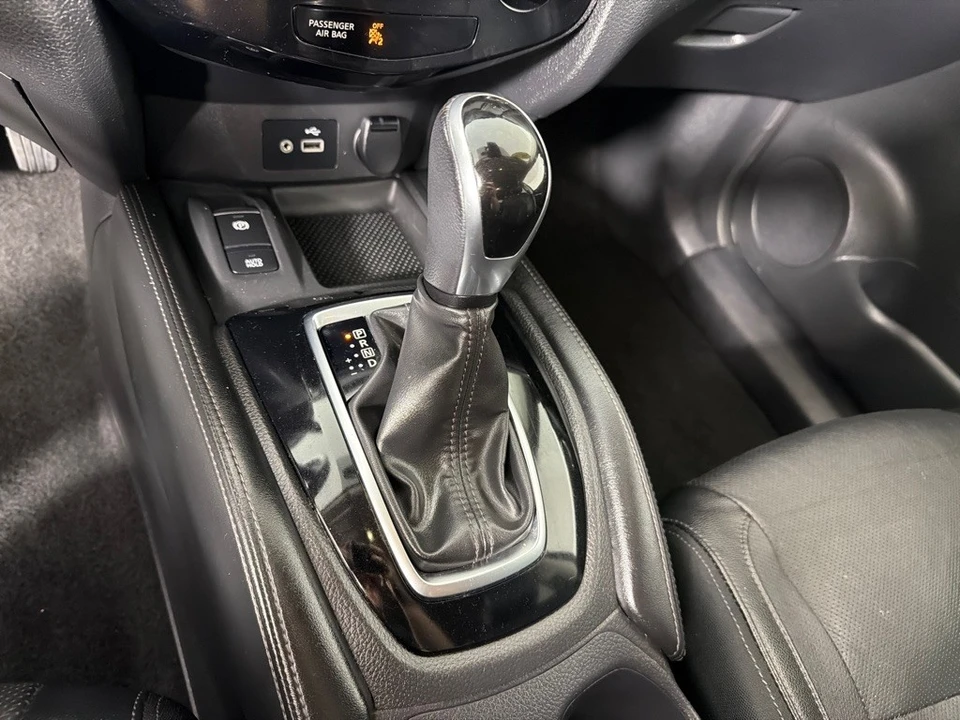 2019 Nissan Rogue - Image 17 of 21