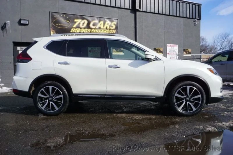 2019 Nissan Rogue - Image 8 of 12