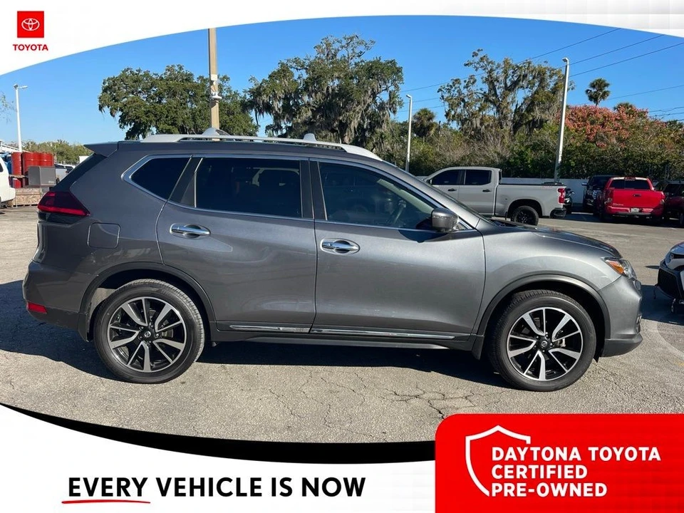 2019 Nissan Rogue - Image 2 of 10