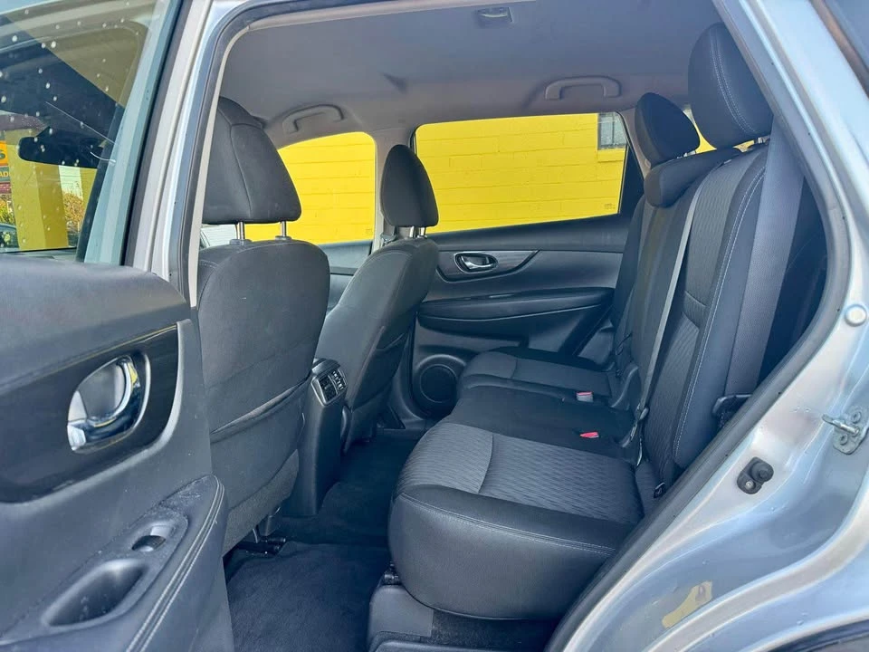 2019 Nissan Rogue - Image 10 of 18