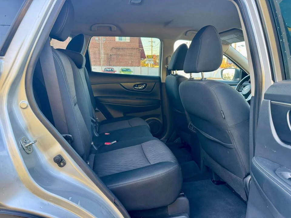 2019 Nissan Rogue - Image 9 of 18