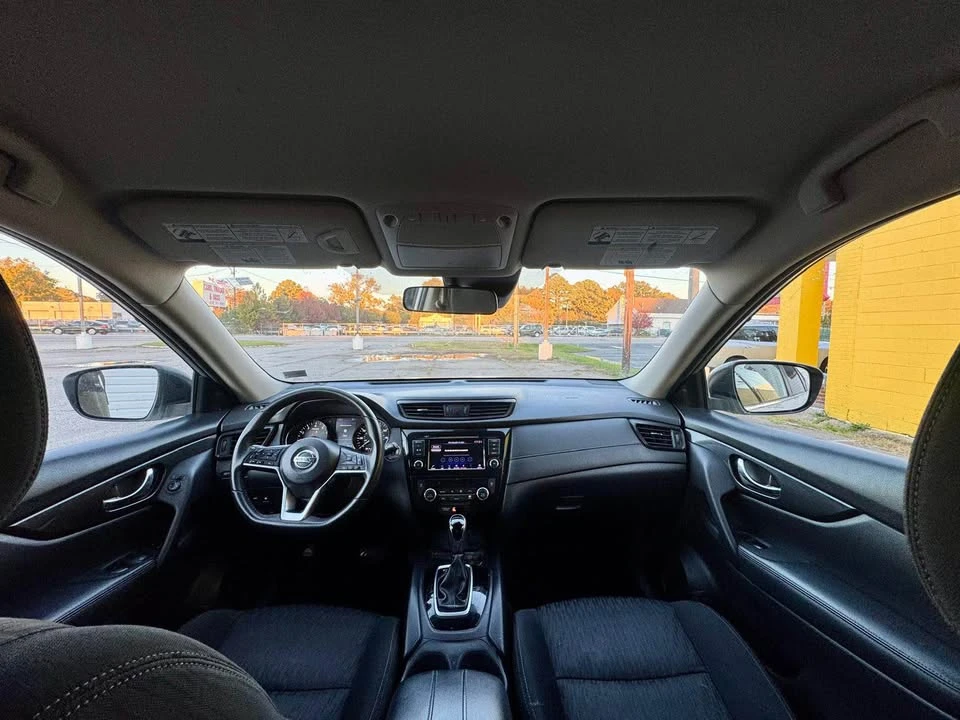 2019 Nissan Rogue - Image 17 of 18