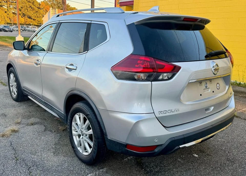 2019 Nissan Rogue - Image 13 of 18