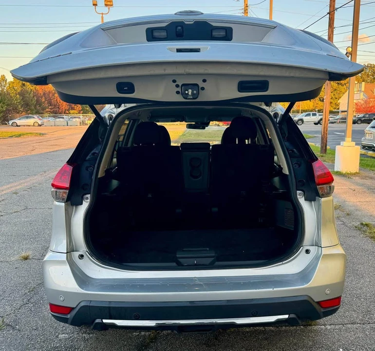 2019 Nissan Rogue - Image 15 of 18