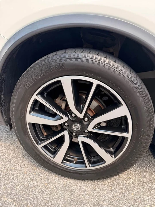 2019 Nissan Rogue - Image 9 of 19