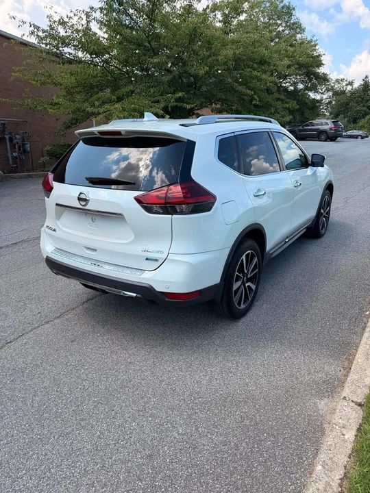 2019 Nissan Rogue - Image 7 of 19