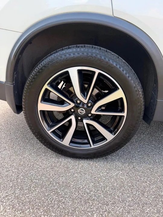 2019 Nissan Rogue - Image 12 of 19