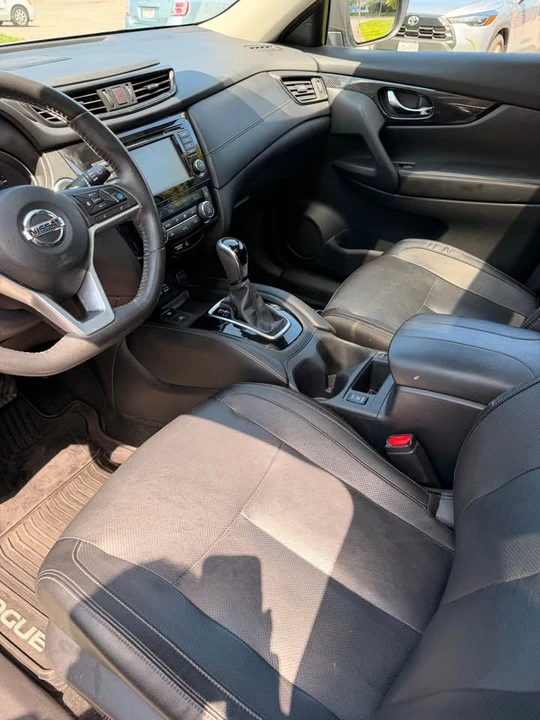 2019 Nissan Rogue - Image 13 of 19
