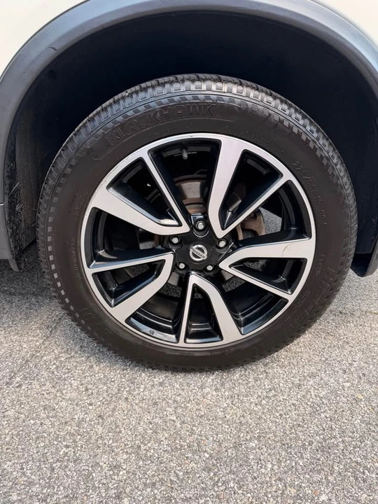 2019 Nissan Rogue - Image 10 of 19