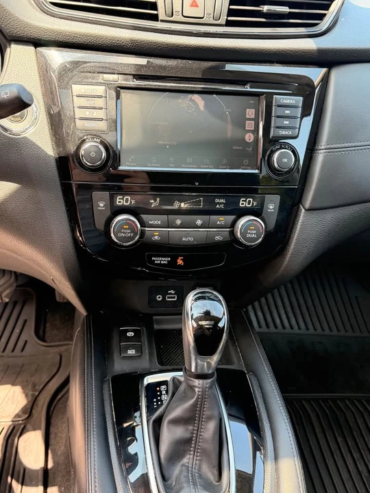 2019 Nissan Rogue - Image 15 of 19