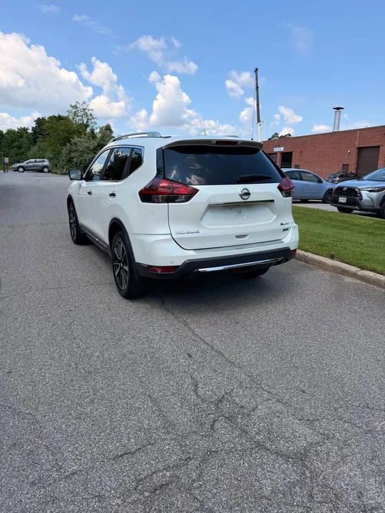 2019 Nissan Rogue - Image 5 of 19