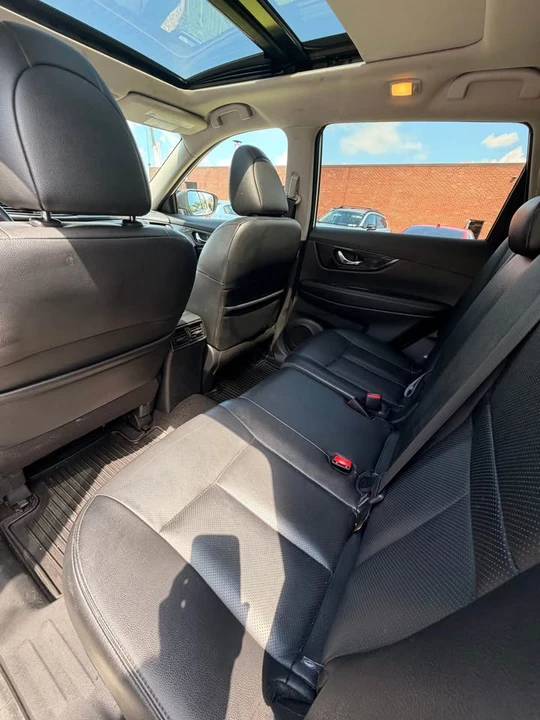 2019 Nissan Rogue - Image 17 of 19