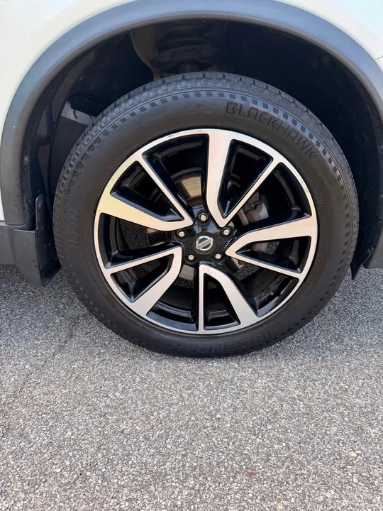 2019 Nissan Rogue - Image 11 of 19