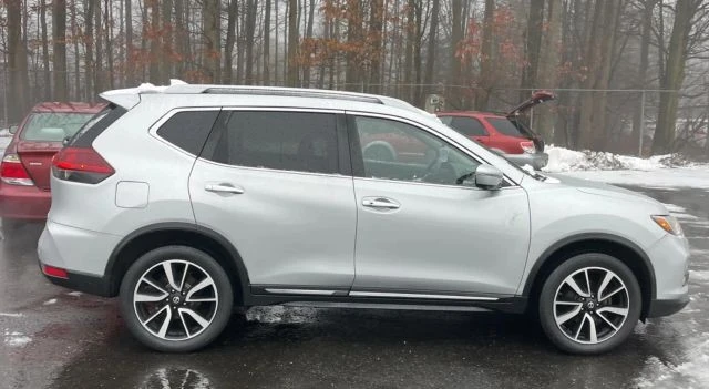 2019 Nissan Rogue - Image 6 of 10
