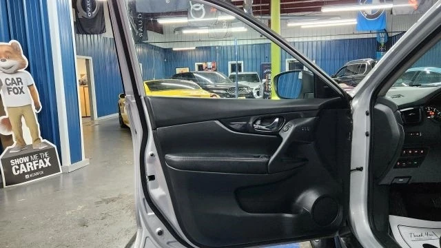 2019 Nissan Rogue - Image 6 of 12