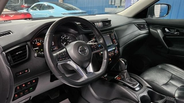 2019 Nissan Rogue - Image 8 of 12