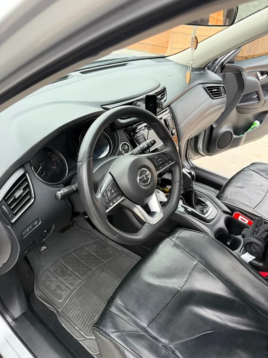 2019 Nissan Rogue - Image 4 of 9