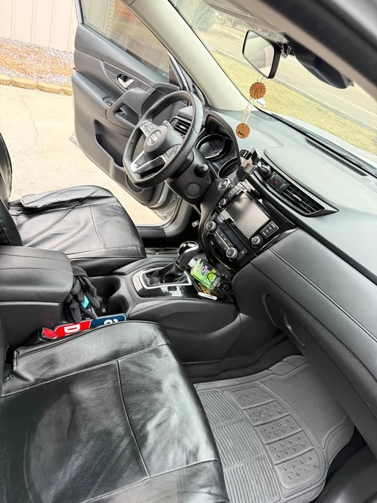 2019 Nissan Rogue - Image 6 of 9