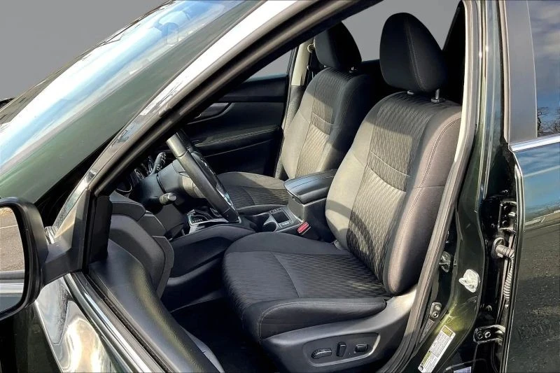 2019 Nissan Rogue - Image 10 of 12