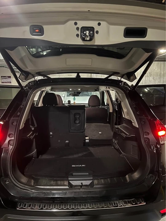 2019 Nissan Rogue - Image 8 of 11