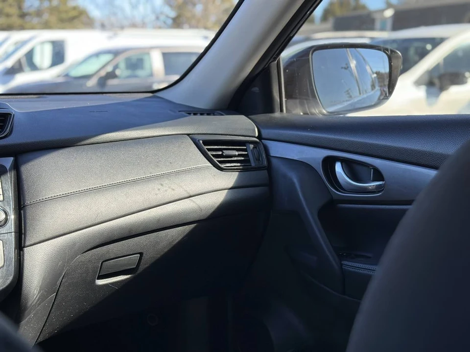 2019 Nissan Rogue - Image 19 of 21