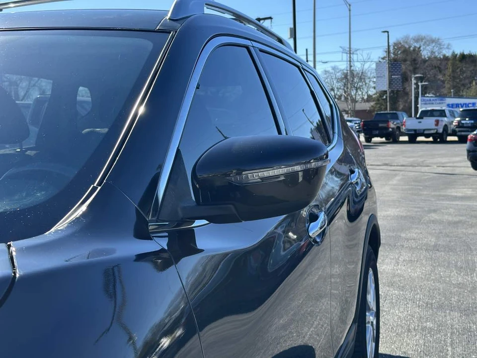 2019 Nissan Rogue - Image 6 of 21