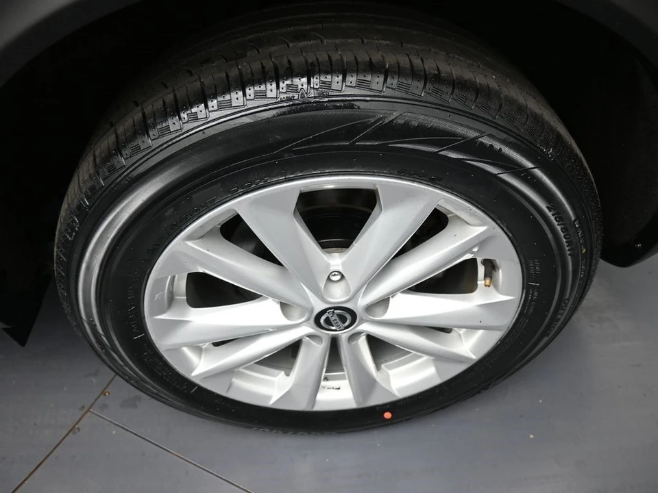2019 Nissan Rogue - Image 15 of 21