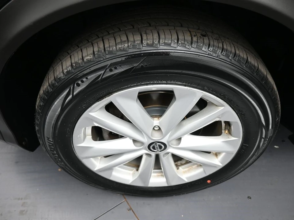 2019 Nissan Rogue - Image 14 of 21