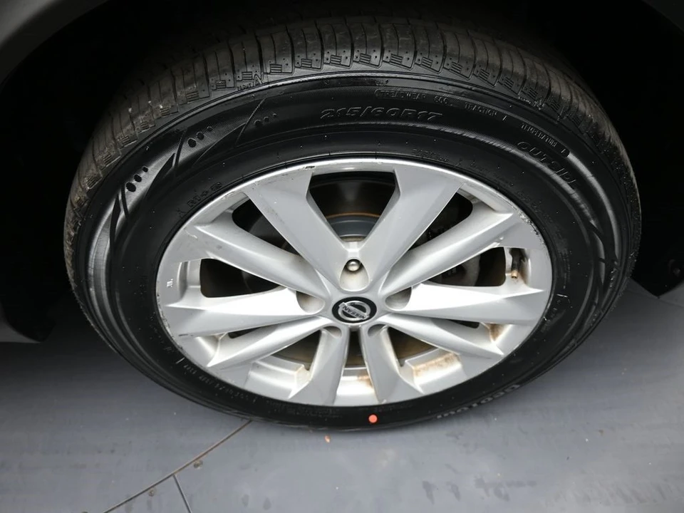 2019 Nissan Rogue - Image 13 of 21
