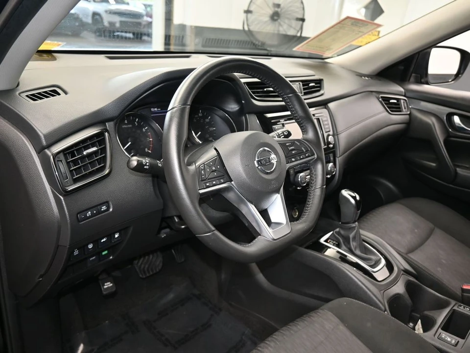 2019 Nissan Rogue - Image 10 of 12