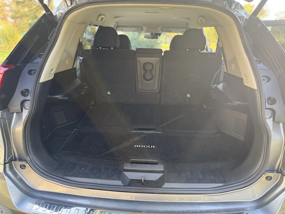 2019 Nissan Rogue - Image 12 of 21