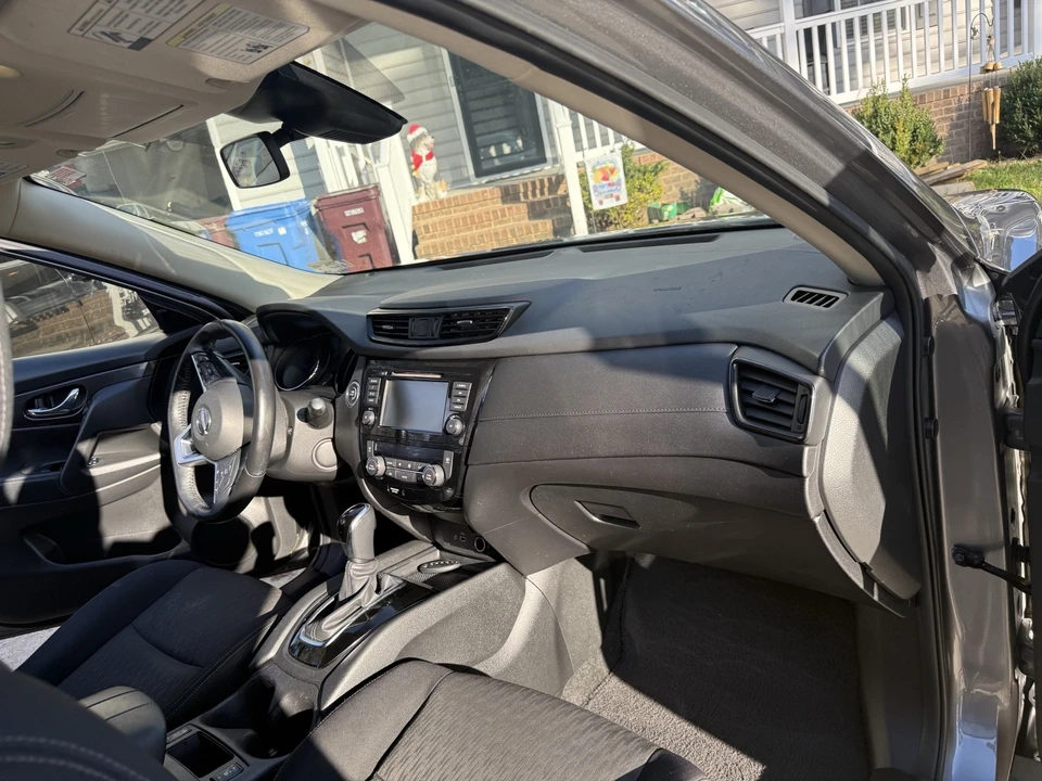 2019 Nissan Rogue - Image 16 of 21