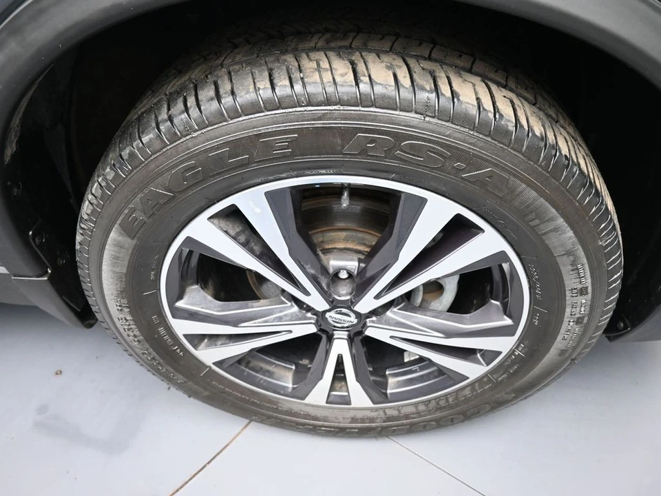 2019 Nissan Rogue - Image 13 of 21