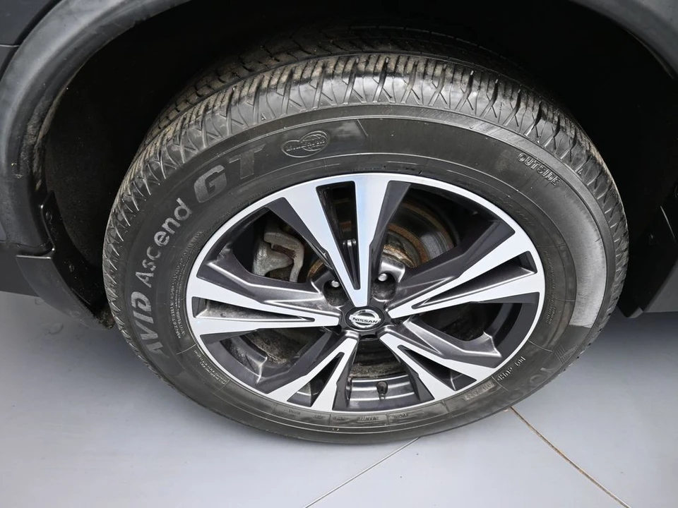 2019 Nissan Rogue - Image 12 of 21