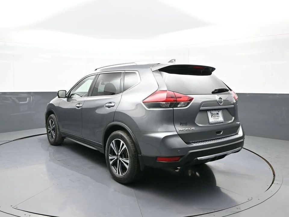 2019 Nissan Rogue - Image 8 of 21