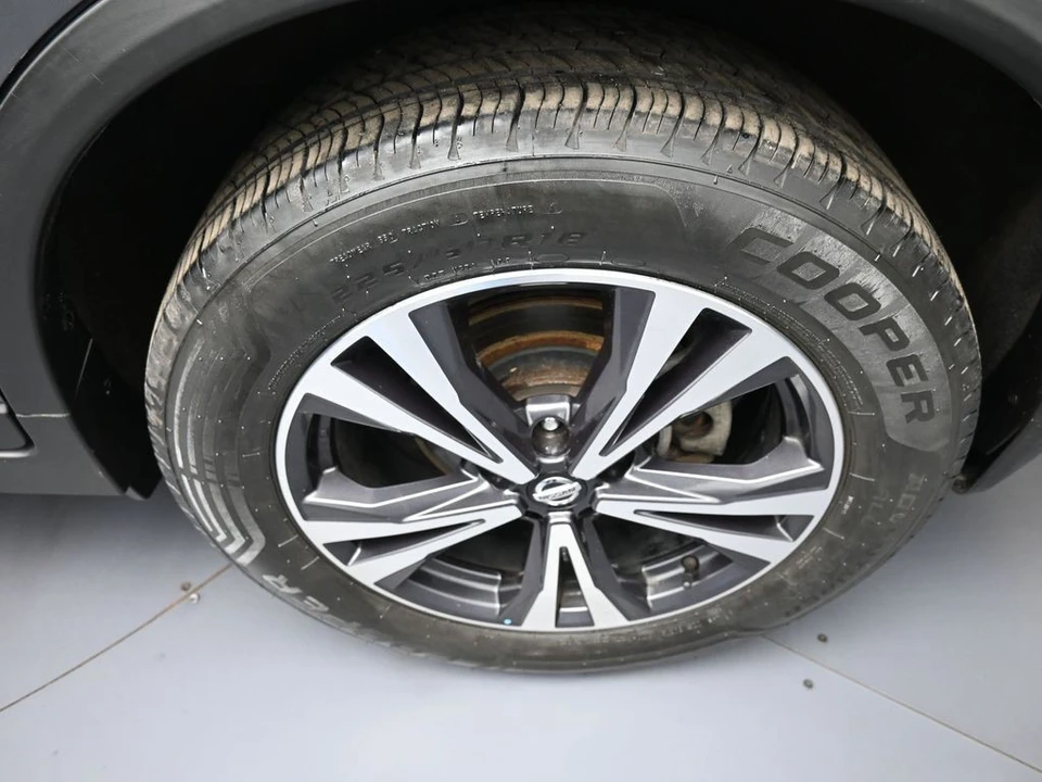 2019 Nissan Rogue - Image 15 of 21