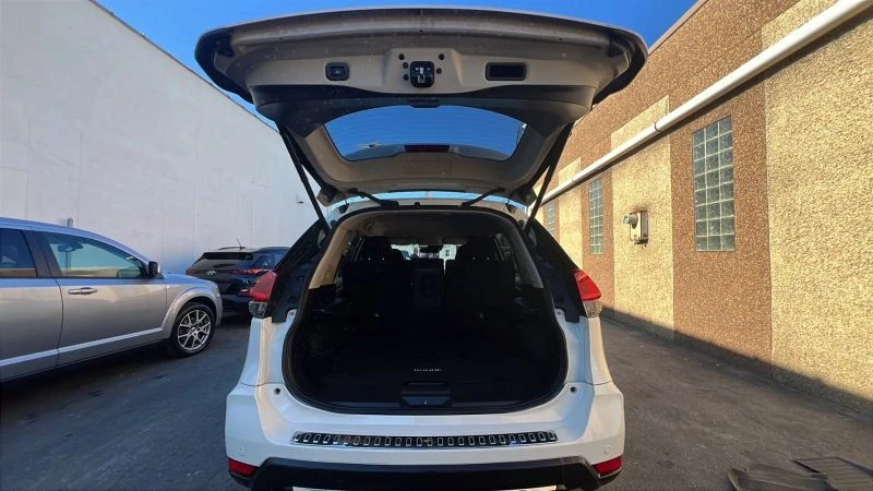 2019 Nissan Rogue - Image 9 of 12