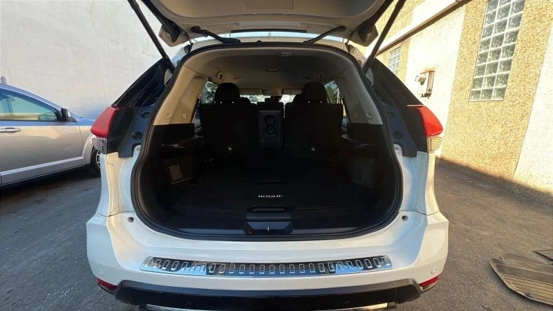 2019 Nissan Rogue - Image 10 of 12