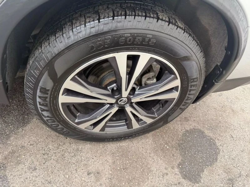 2019 Nissan Rogue - Image 9 of 12