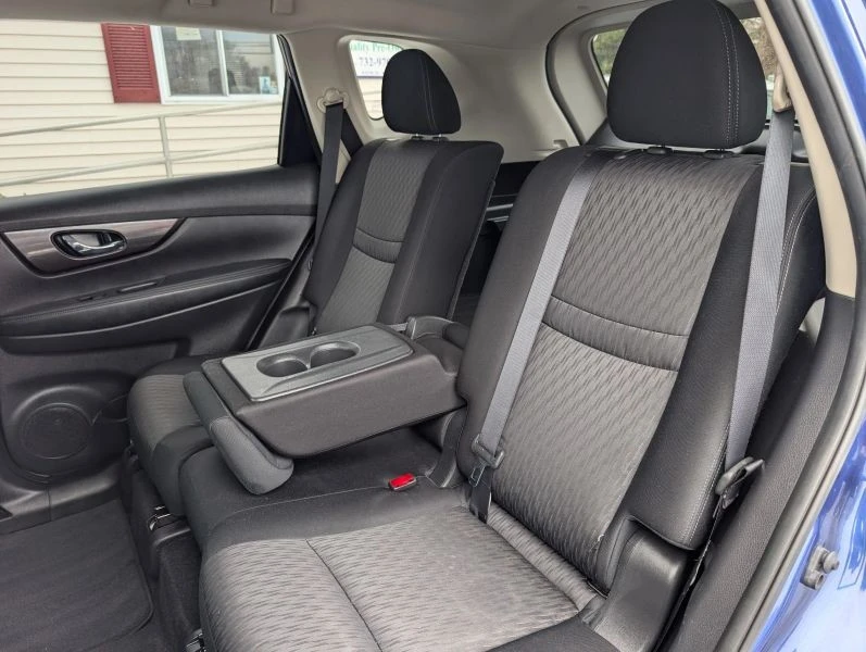 2019 Nissan Rogue - Image 10 of 12