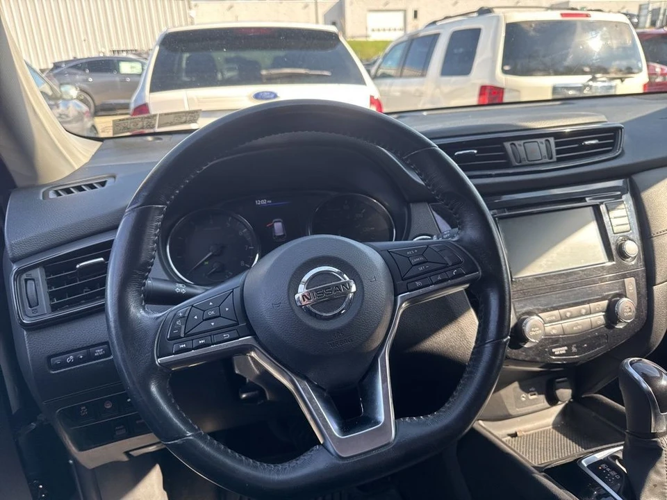2019 Nissan Rogue - Image 10 of 12