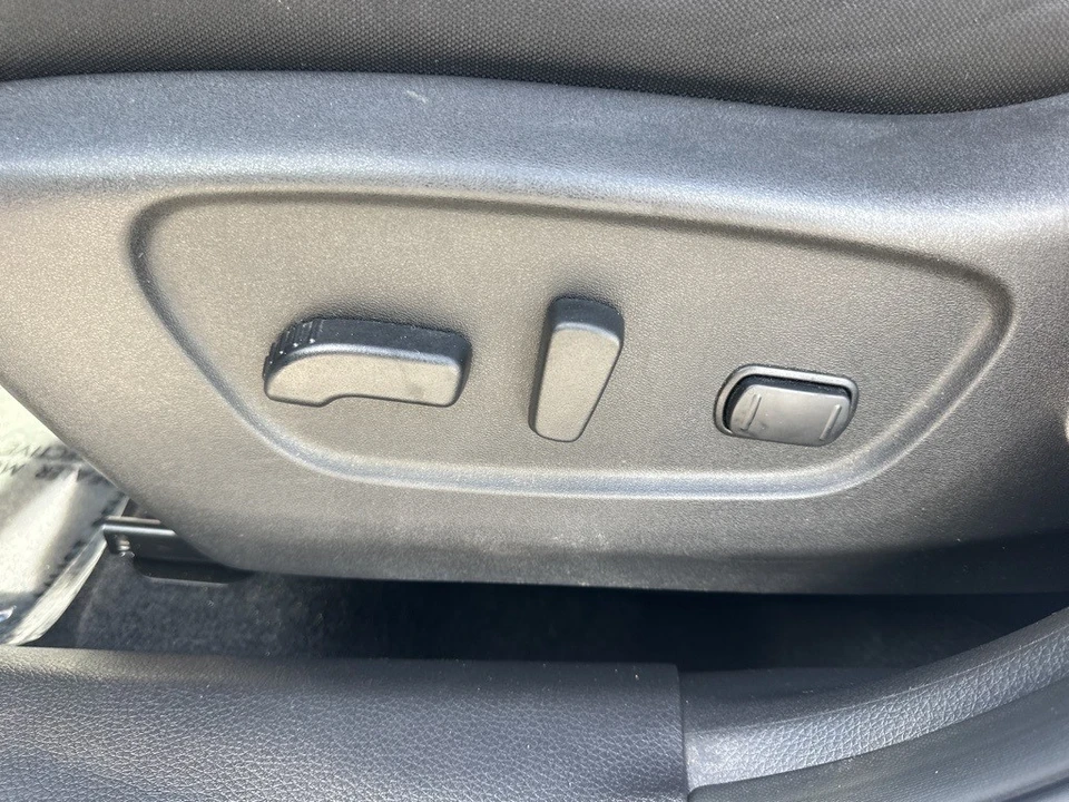 2019 Nissan Rogue - Image 10 of 12
