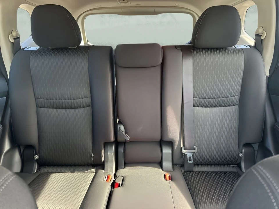 2019 Nissan Rogue - Image 11 of 12