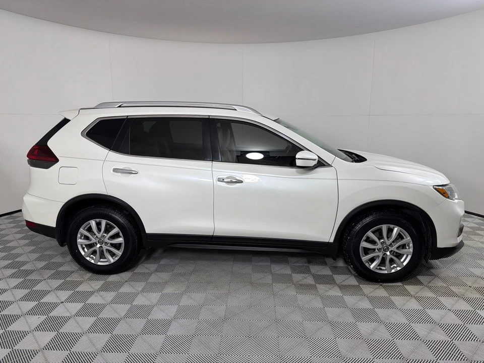 2019 Nissan Rogue - Image 4 of 12