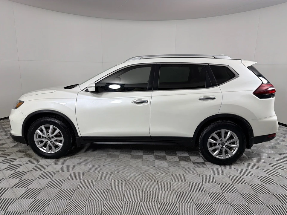 2019 Nissan Rogue - Image 9 of 12